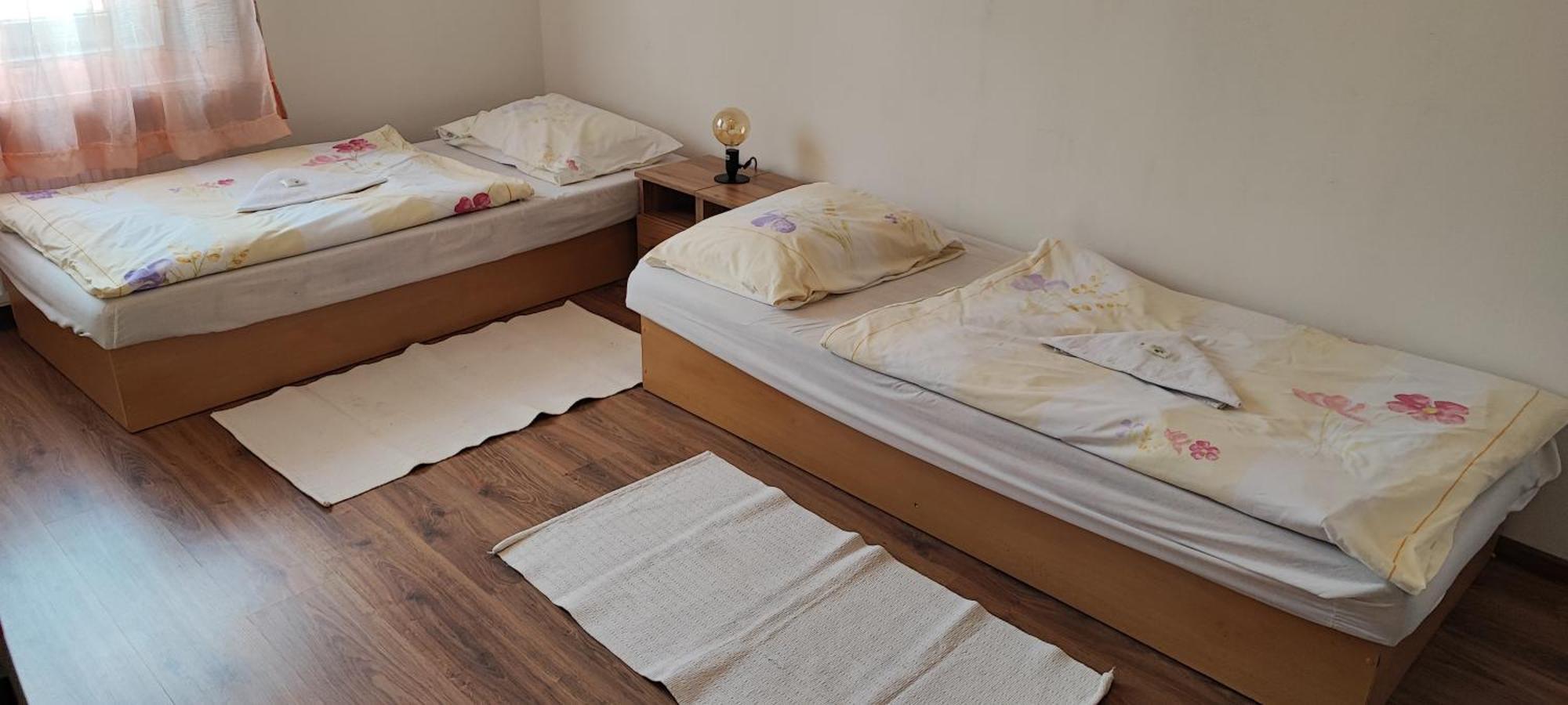 Hotel Merkur คาลูชา ภายนอก รูปภาพ